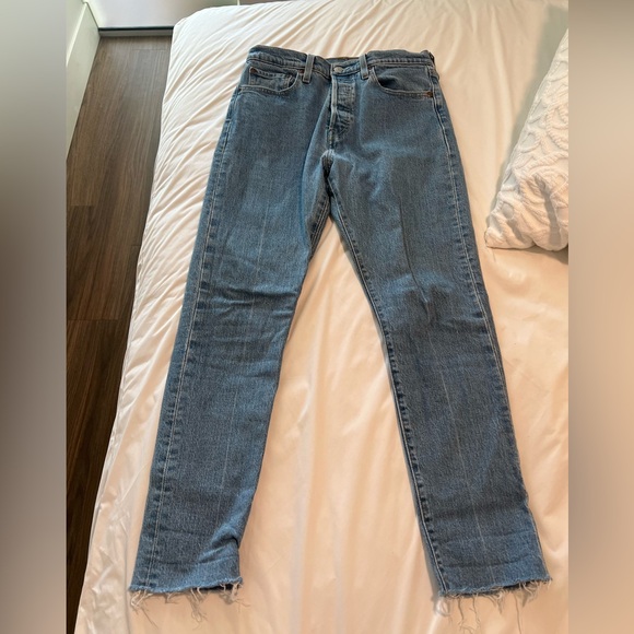Vintage Levi’s 501 in medium wash - Picture 3 of 4